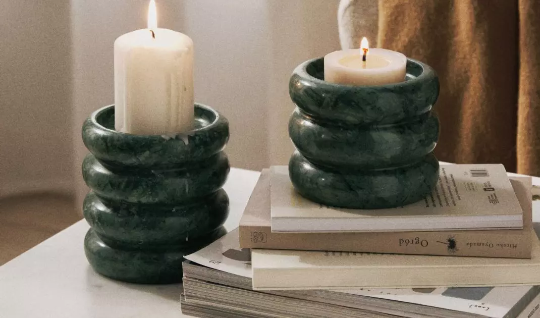 Marble candlesticks will be a perfect addition to your autumn arrangement