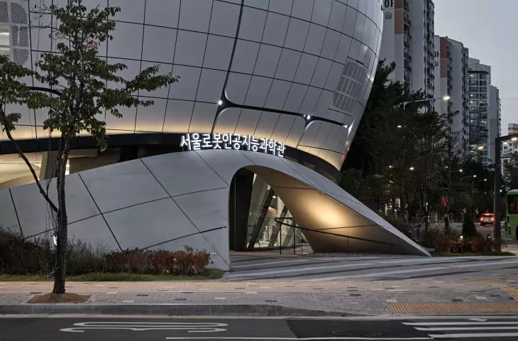 The Museum of Robotics and Artificial Intelligence in Seoul - the RAIM tour begins at the entrance, where visitors are greeted by robots