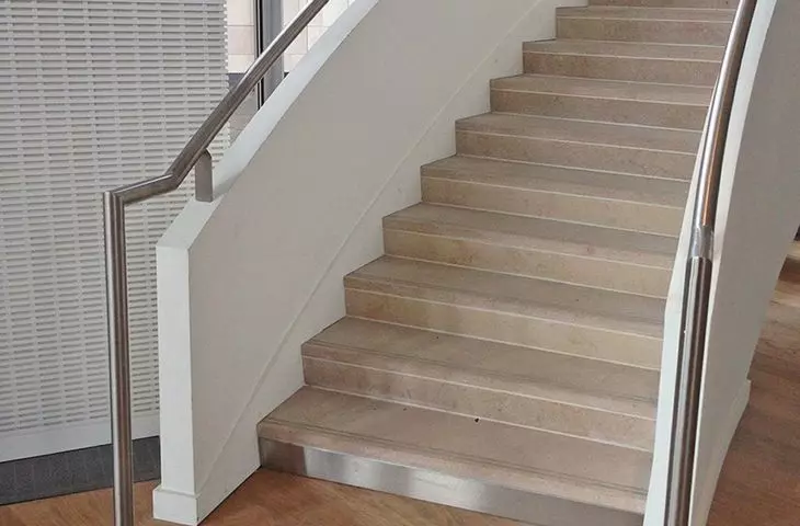 Stair handrails for all users at the Louis-Vuitton Foundation, Paris