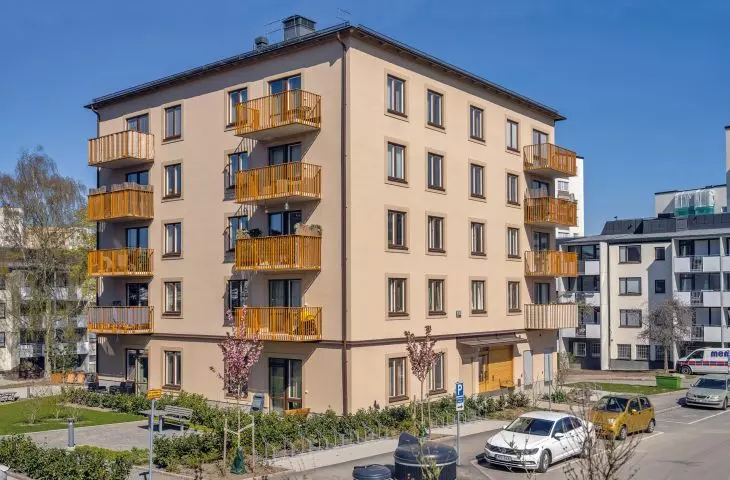 wiosną 2019 roku została oddana do użytku pierwsza inwestycja zrealizowana w ramach Stockholmshusen; w ofercie Säterhöjden w Rågsved znalazło się 70 mieszkań w zróżnicowanym metrażu od 33 do 101 m2
