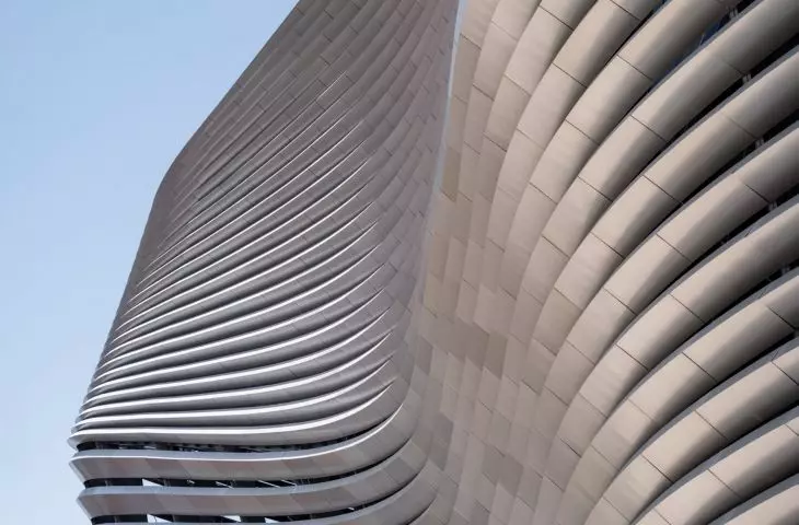 The Santiago Bernabéu Stadium has received a new uniform facade consisting of curved aluminum slats