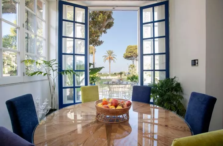 The shutters were painted white on the inside and blue on the outsidetr