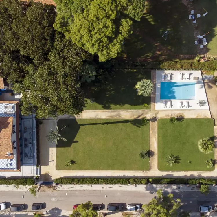 The property has more than 400 m2