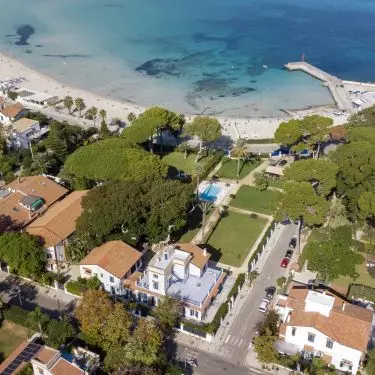 The villa is located on the bay of Mondello