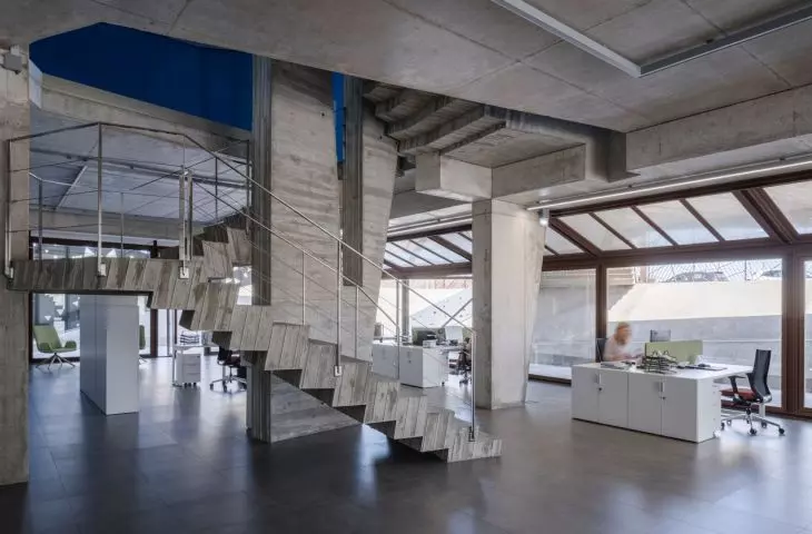 The lab's workspace in Alcalá de Guadaíra is minimalist, and the raw concrete on the walls adds to its brutalist expression