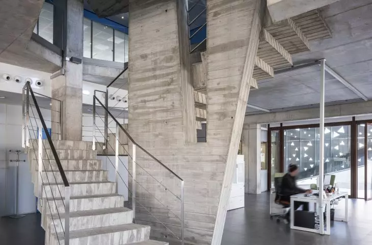 The lab's workspace in Alcalá de Guadaíra is minimalist, and the raw concrete on the walls adds to its brutalist expression