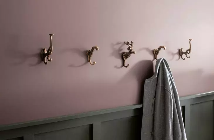 The muted green goes well with the cinnamon brown