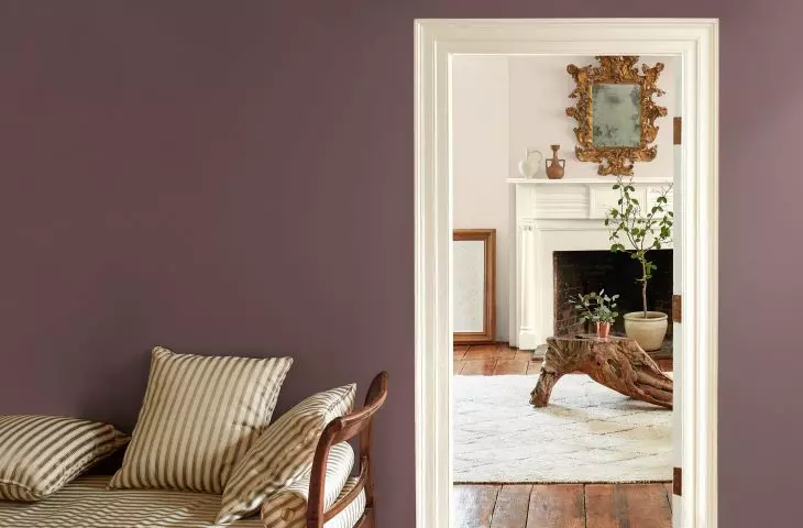 Combine the Cinnamon Slate shade with broken white for a fresh and elegant arrangement