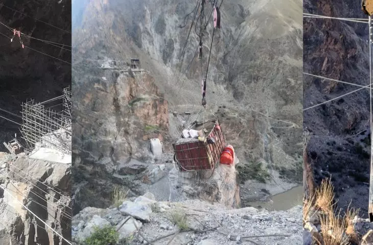 Viewing platform over the cliffs of the Grand Canyon of the Nujiang River - photos of construction progress 