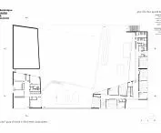 Architektoniczny plan pierwszego piętra szkoły z salami lekcyjnymi, recepcją i biurami administracyjnymi