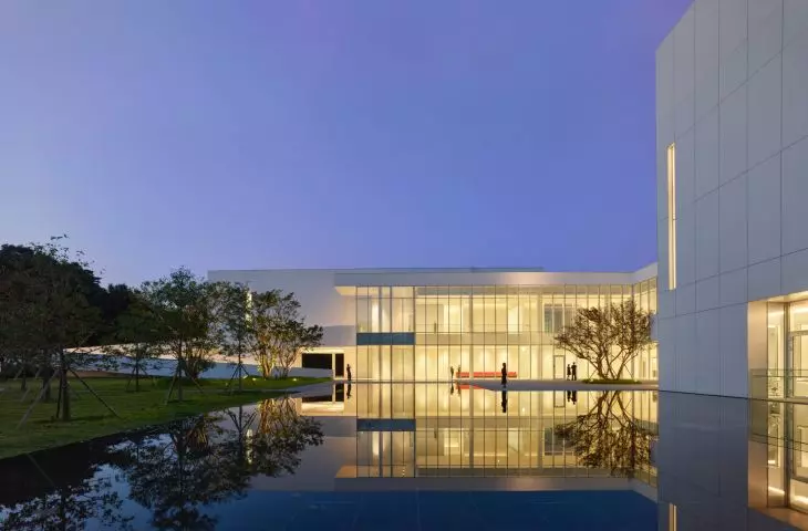 Sorol Art Museum - north wing with view of central courtyard and pool at night