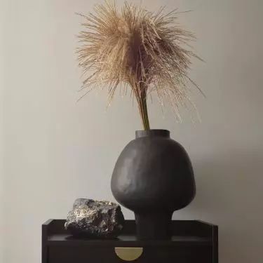 Natural decorations add coziness to the space