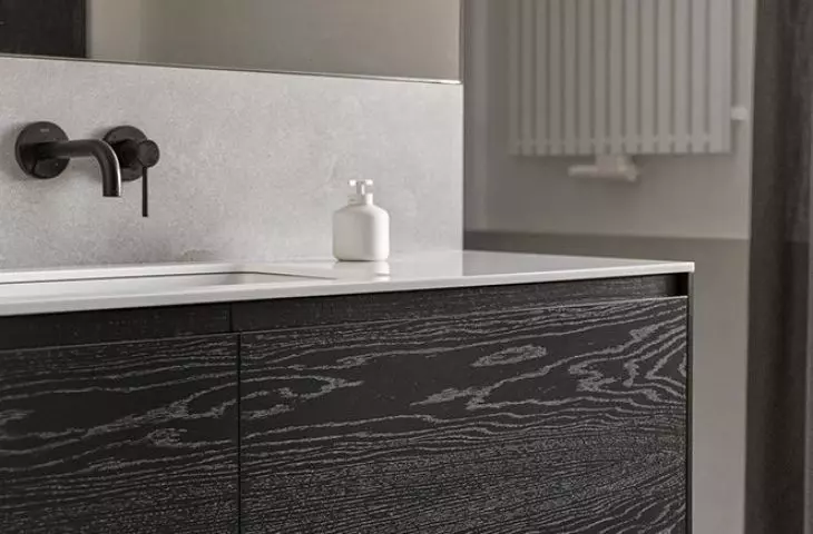 The under-basin cabinet refers to the wall covering in the investor's bedroom.