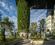 Hotel Pan Pacific Orchard w Singapurze — widok na taras chmurowy na samym szczycie budynku 
