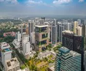 Hotel Pan Pacific Orchard w Singapurze — widok z lotu ptaka na budynek na ulicy Orchard