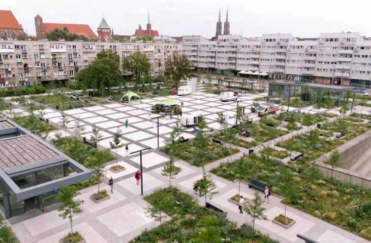 Zazieleniony Plac Nowy Targ w 2024 roku