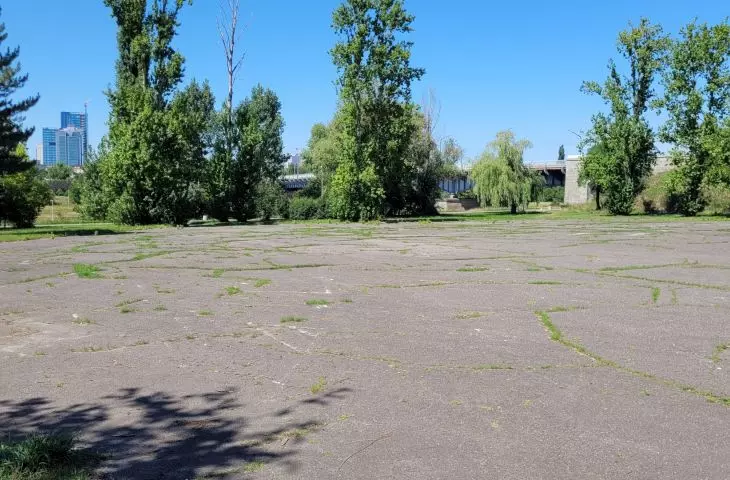plac po plenerowej makiecie dzielnicy Rataje zlikwidowanej na poczatku lat 90. XX w.