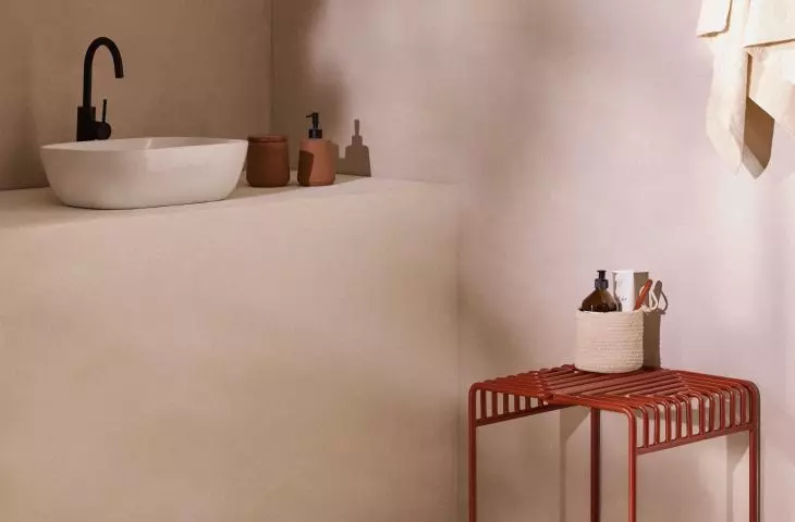 Maroon adds elegance to the interior