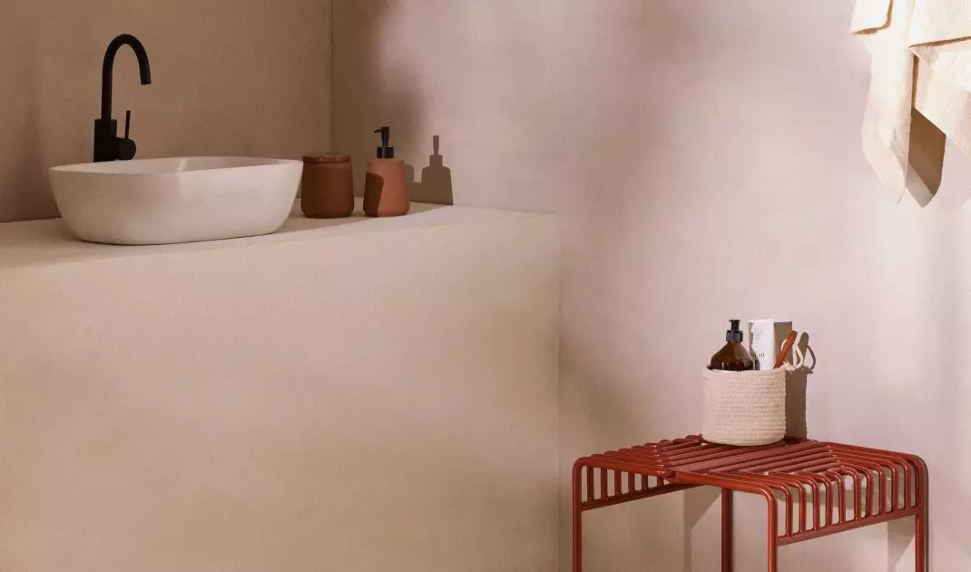 Maroon adds elegance to the interior