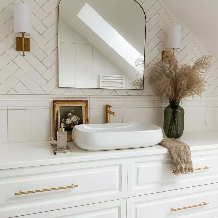 Cabinet with milling brings a retro vibe