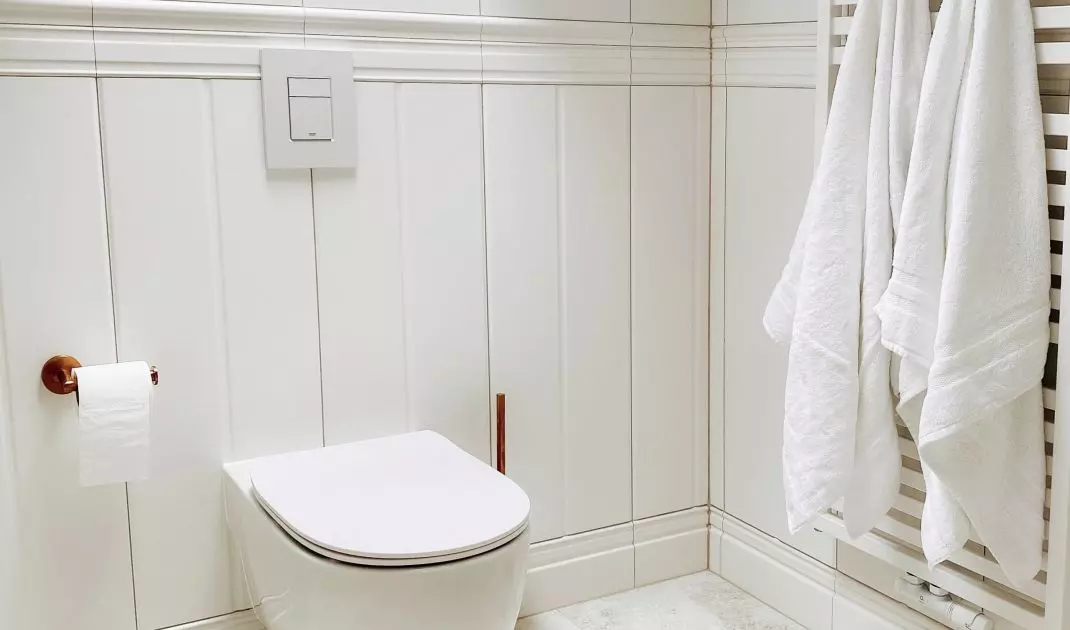 Placing the toilet under the window saved space