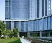 Główna siedziba Uniview w Hangzhou — podcień w kształcie półksiężyca