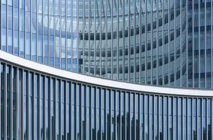 Szklane elewacje głównej siedziba Uniview w Hangzhou maksymalizują dostęp światła dziennego