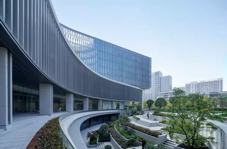 Uniview headquarters in Hangzhou - view of the garden square from the arcade level 