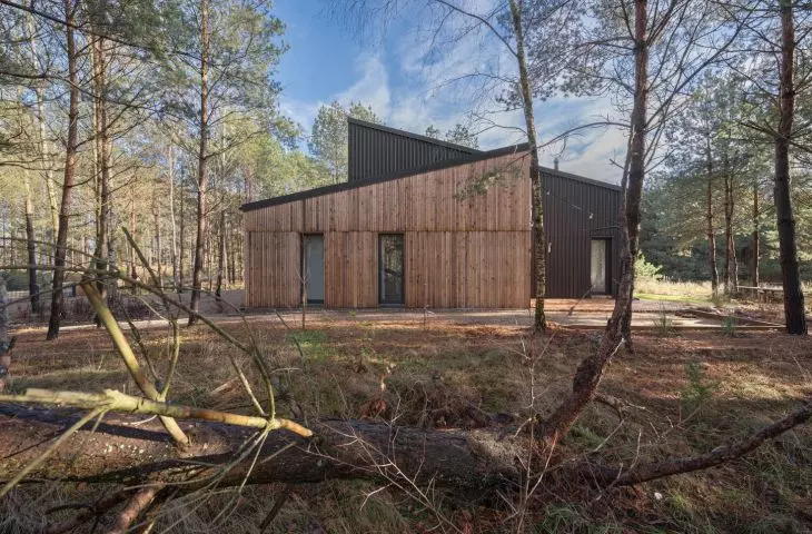 the blocks of the house are shifted in relation to each other