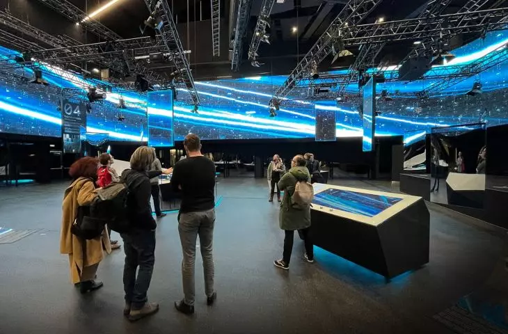 The Digitization House in Tulln has a room with an LED screen that surrounds the room in 360°, providing visitors with an immersive experience