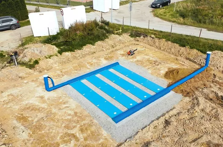 Płytowy gruntowy wymiennik ciepła redukuje kosztowną ucieczkę ciepła z budynku z powietrzem wentylacyjnym