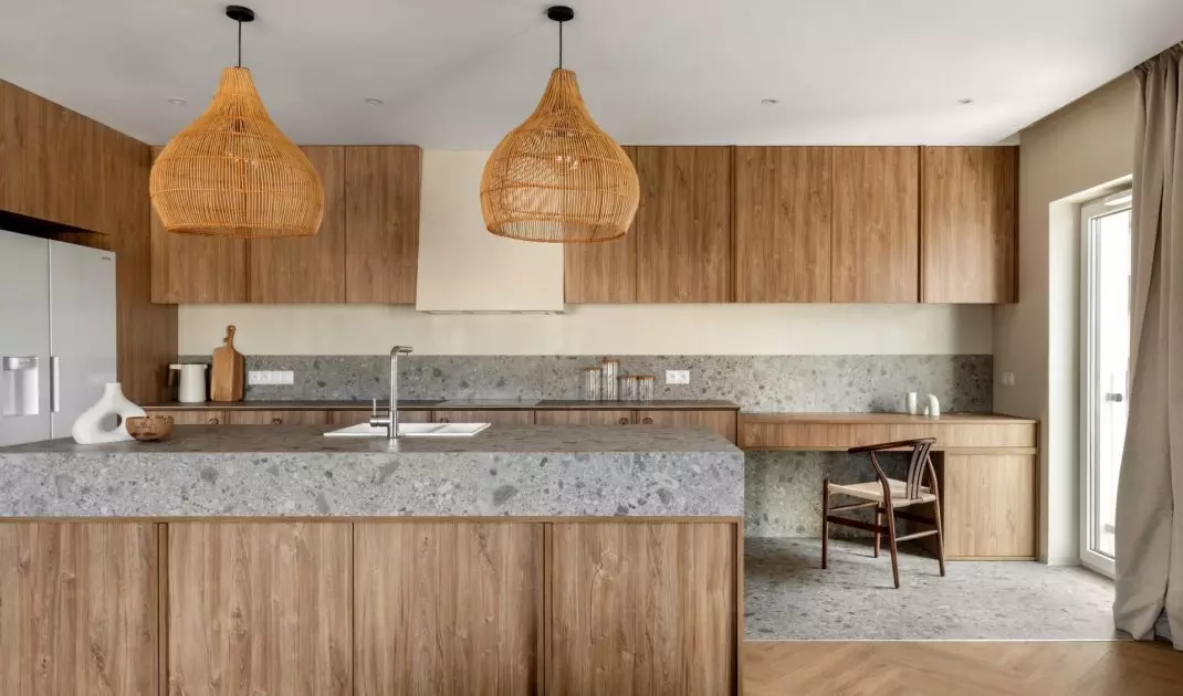Architekt wyznaczył strefy funkcjonalne za pomocą materiałów wykończeniowych
