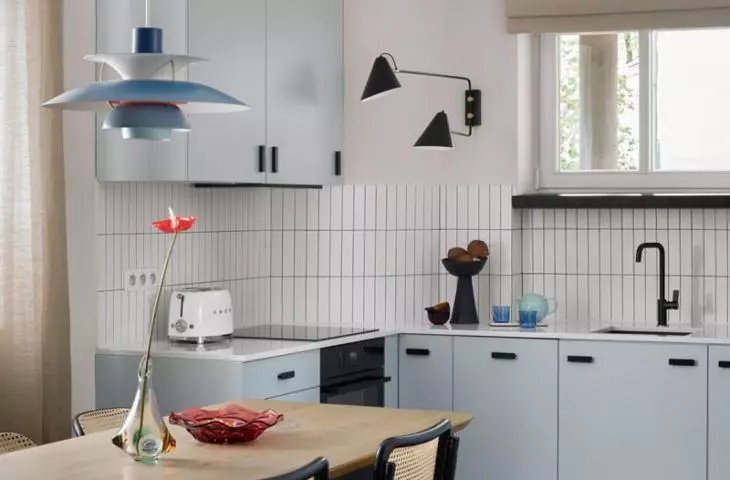 Blue fronts brighten up the space