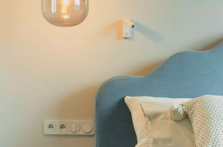 The color of the headrest refers to the summer sky