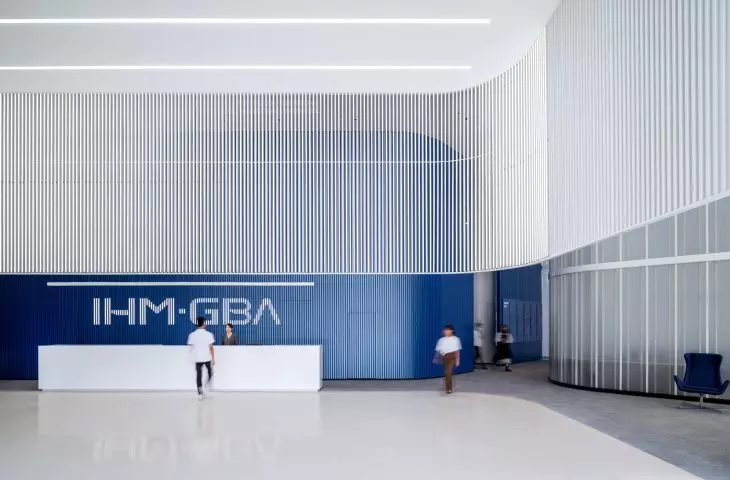 Innovation Center for High Performance Medical Devices in Guangzhou - the interior is decorated with white fins 