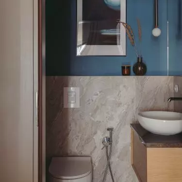 Bathroom with stone veneer