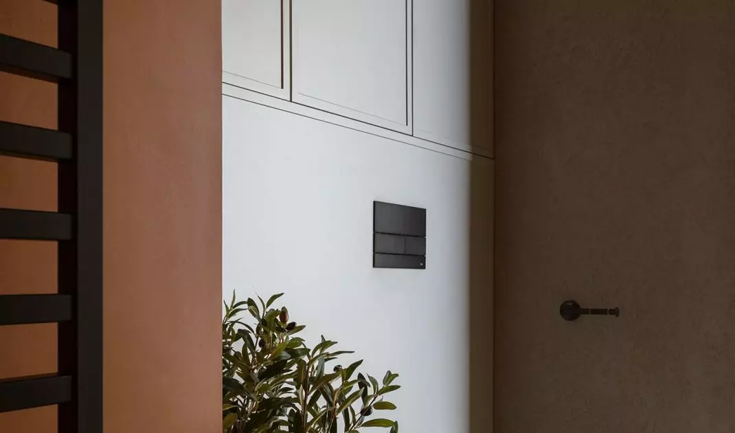 Bathroom equipment has a minimalist form