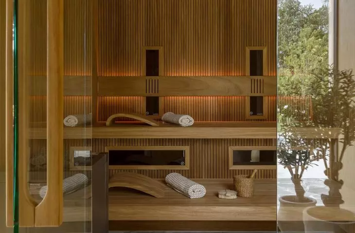 The form of the sauna is inspired by Icelandic designs