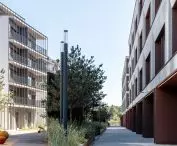 Left: office part, right: residential part