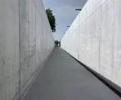 beton, który był ważnym materiałem w przebudowywanym obiekcie dawnej rzeźni, występuje także w innych częściach centrum 