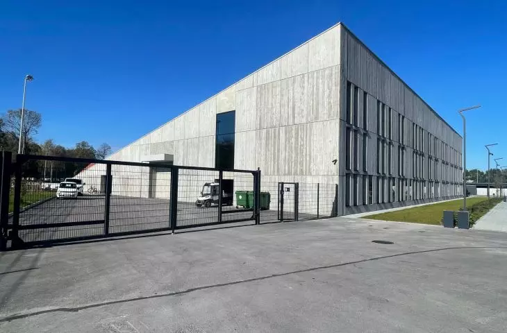 A three-story hostel for Memorial volunteers was also built adjacent to the COO