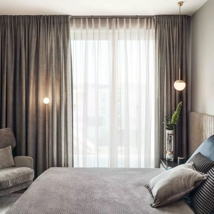 The designers used the same colors in the bedroom as in the other rooms