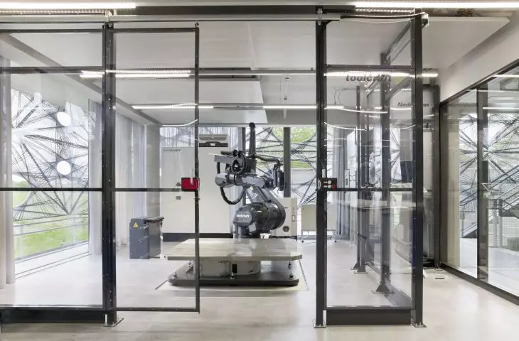 Texoversum Center for Modern Textile Technology in Reutlingen - view of the robot