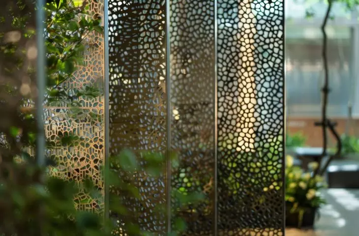 Perforated sheets and bent-drawn mesh in modern office buildings