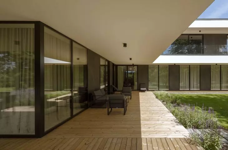 Deep arcades hide spacious terraces
