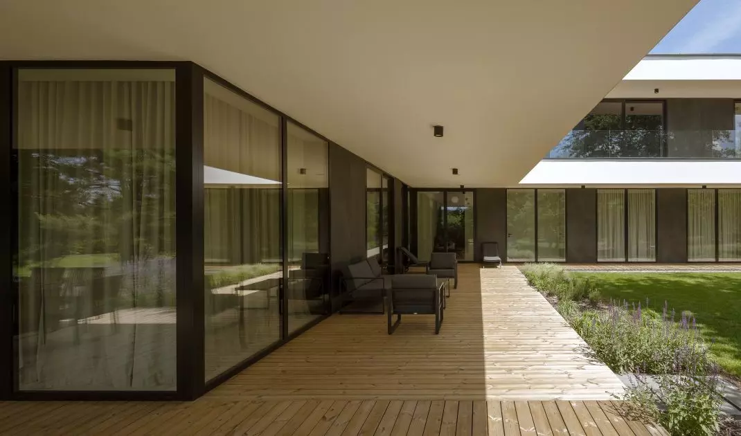 Deep arcades hide spacious terraces