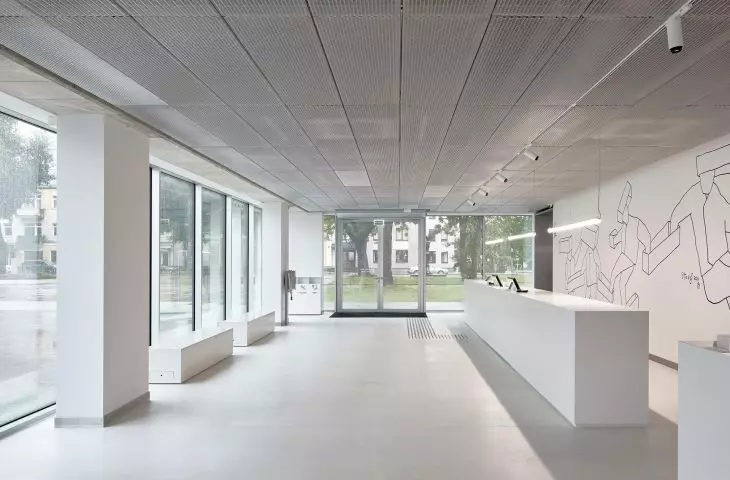 Muzeum Stasysa w Poniewieżu (lit. Panevėžys) — klarowne i funkcjonalne wnętrze muzeum 