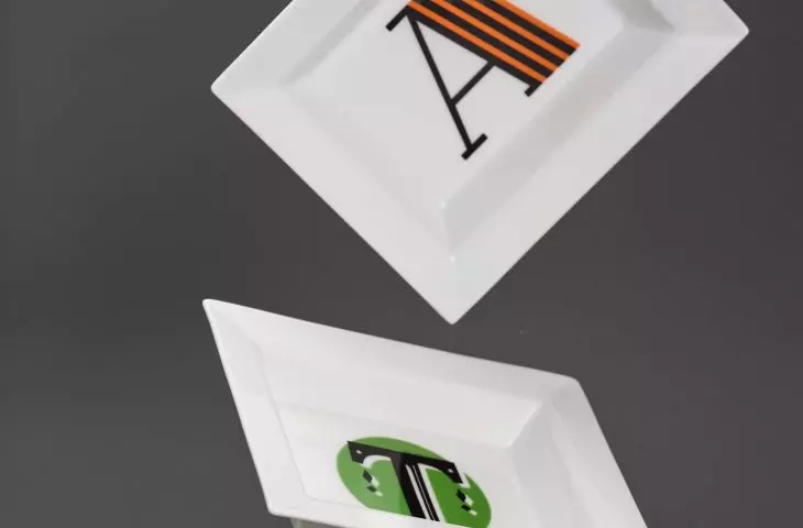 The trays measure (16 cm x 13 cm x 3 cm).