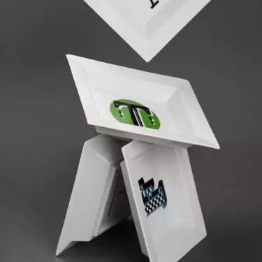 The trays measure (16 cm x 13 cm x 3 cm).