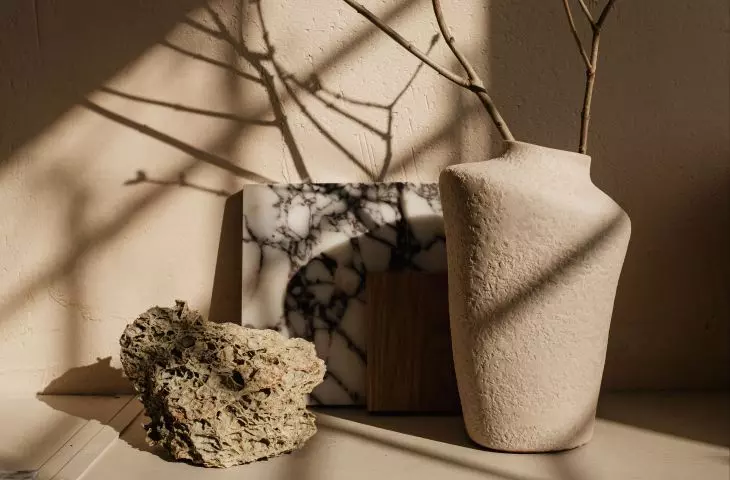 Handicrafts will be the perfect addition to an interior in the style of organic brutalism